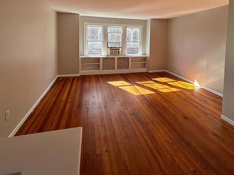1819 Bainbridge St #1 — Photo 1