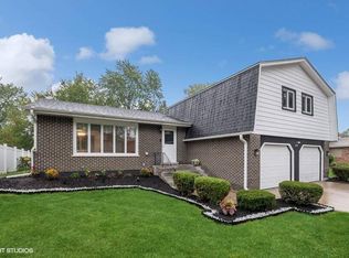 22831 Lakeshore Dr, Richton Park, IL 60471