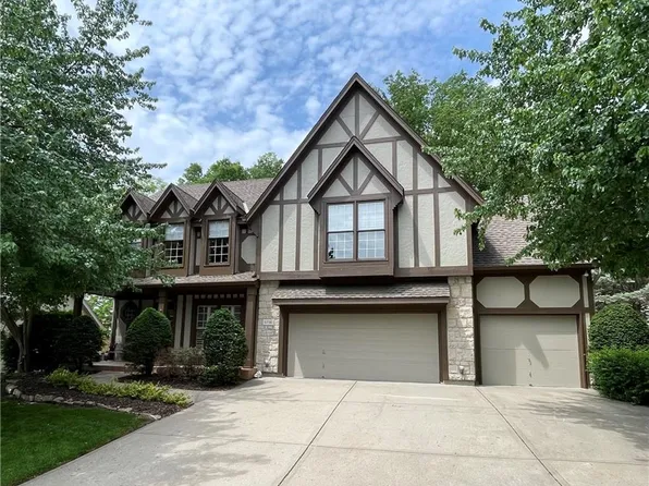 6736 NW Monticello Ter, Parkville, MO 64152