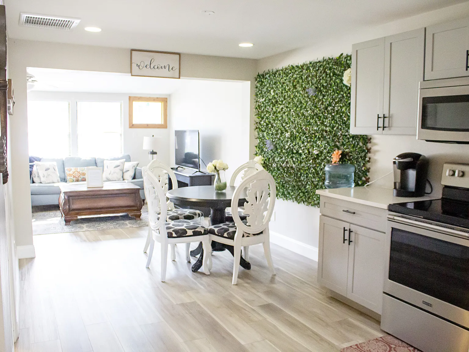 2 bed, 720 sqft, $1,900 — Photo 4