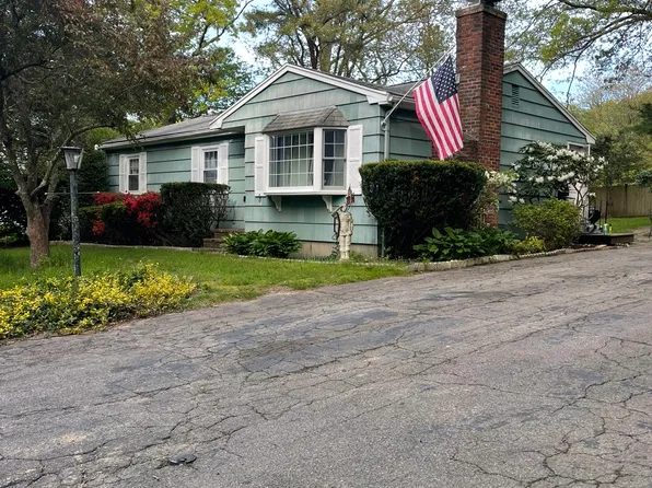 17 S Gray Ave, Kingston, MA 02364