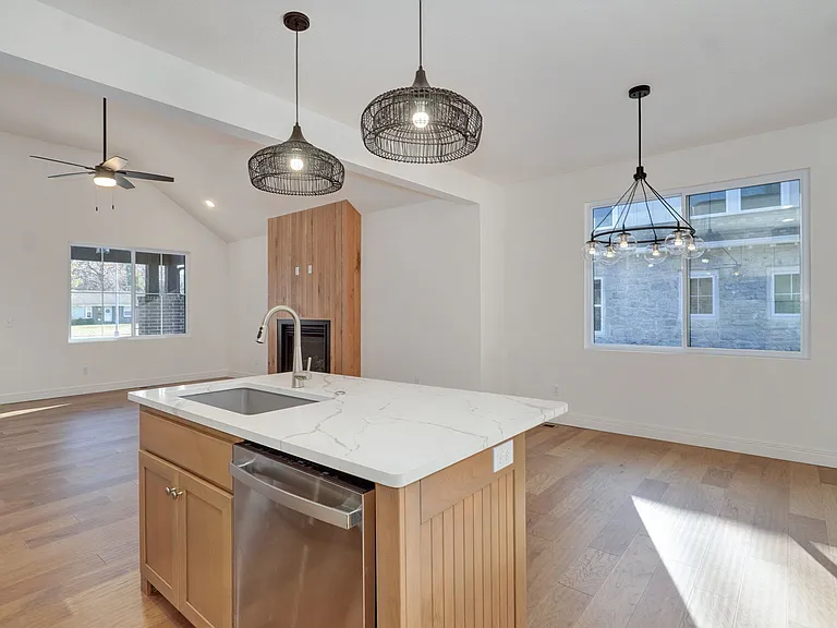 1111 S National Ave — Photo 30