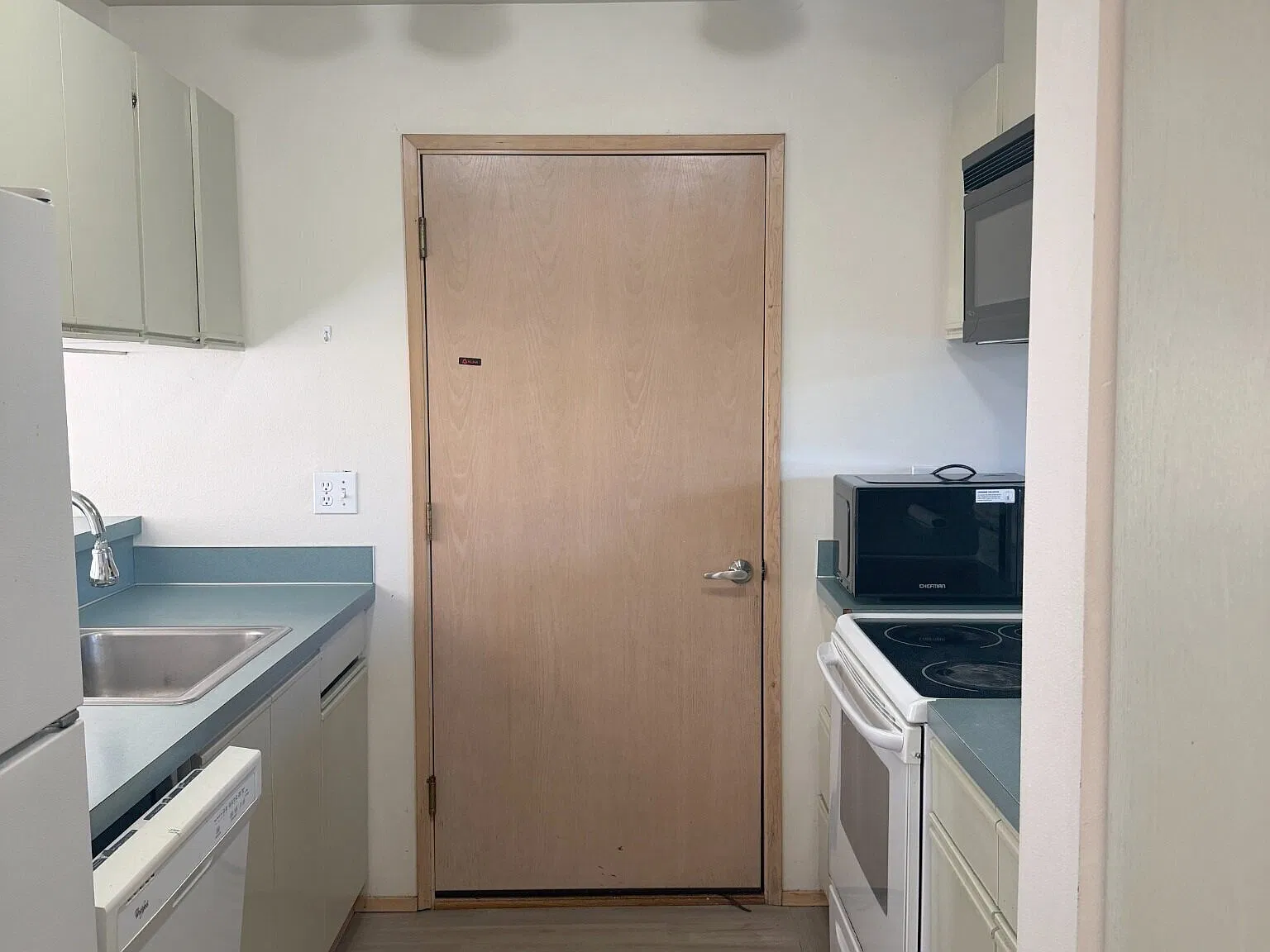 2 bed, 1.5 bath, 1050 sqft, $2,600 — Photo 3