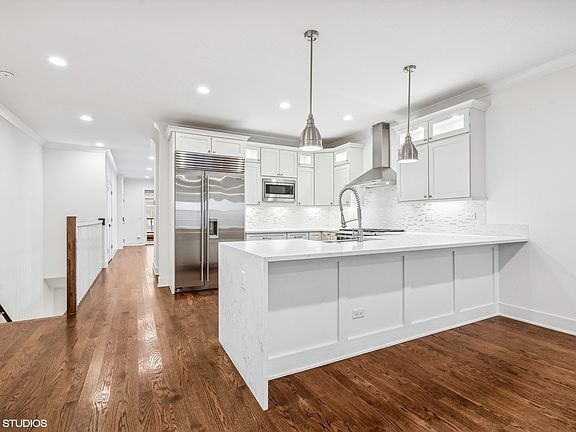 5th image of 3614 N Damen Ave #1
