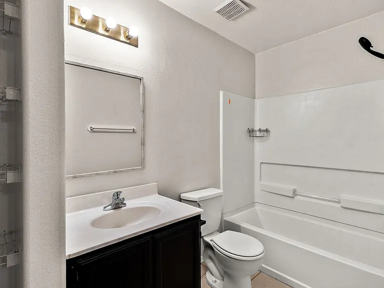 4416 Thunderbird Ave W — Photo 11