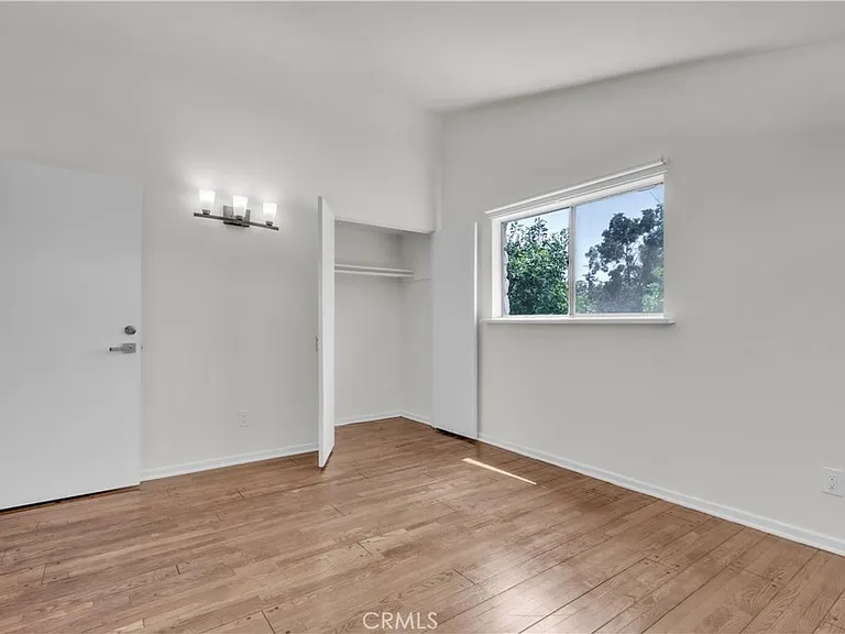 16433 Kingsbury St — Photo 19