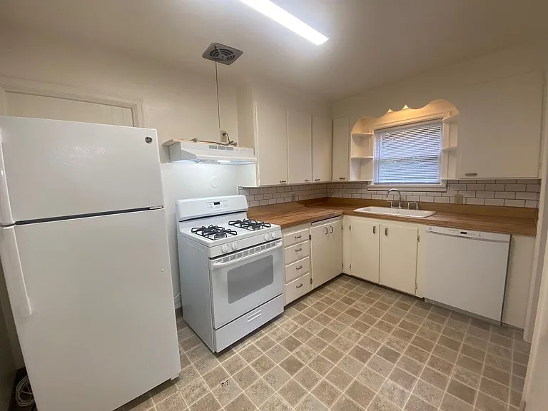 4055 Williams St — Photo 4
