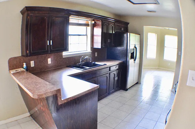 916 Parkway Dr — Photo 3