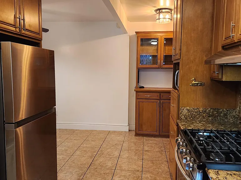 7029 Orion Ave — Photo 6