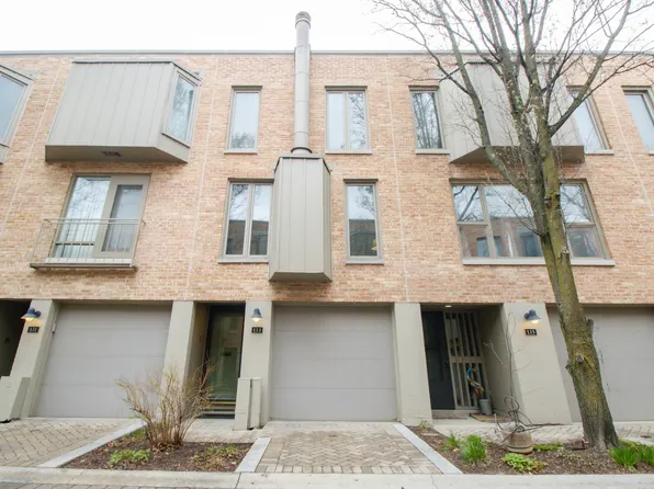 133 Frank Lloyd Wright Ln, Oak Park, IL 60302