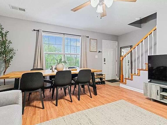 5th image of 112-114 Garnet Dr