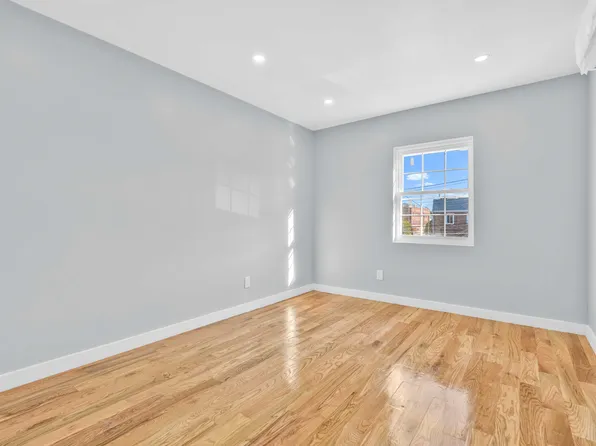 780 Hendrix Street image 15 of 25