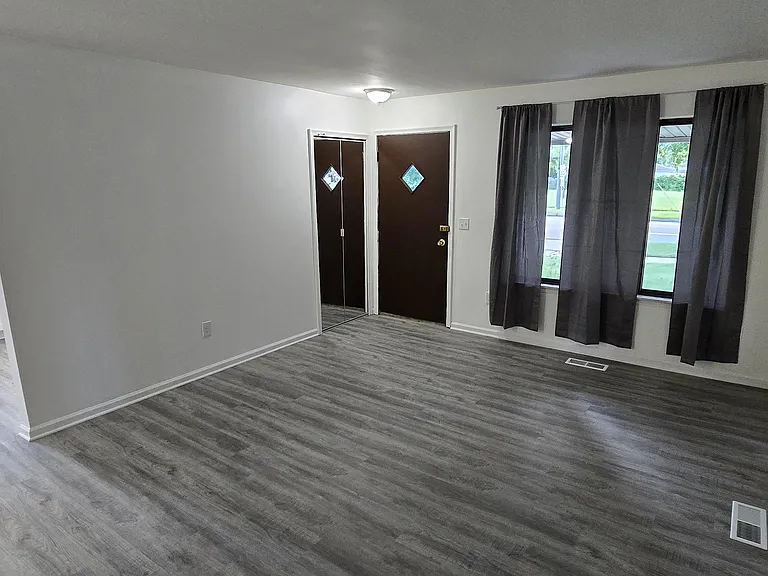 24924 Greater Mack Ave — Photo 4