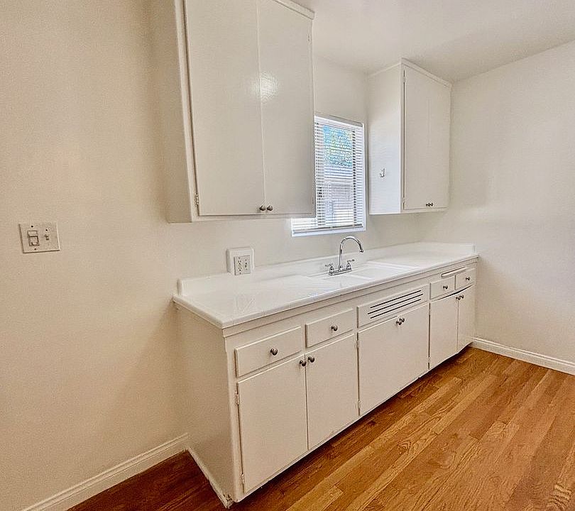 1st image of 3916-3920 Kentucky Dr #3920-4