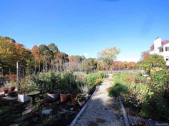 3rd image of 156 Rowayton Woods Dr #156