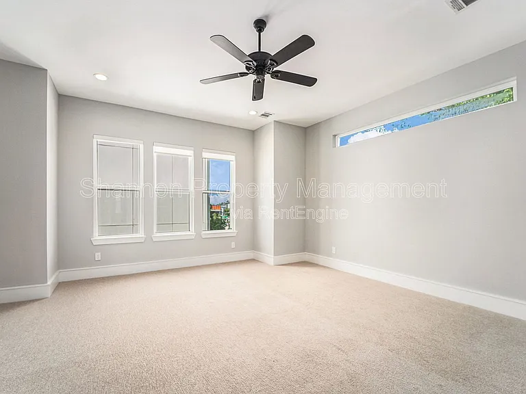 2221 Francis St — Photo 13