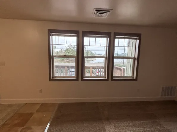 2561 N Roosevelt Dr APT 203, Seaside, OR 97138