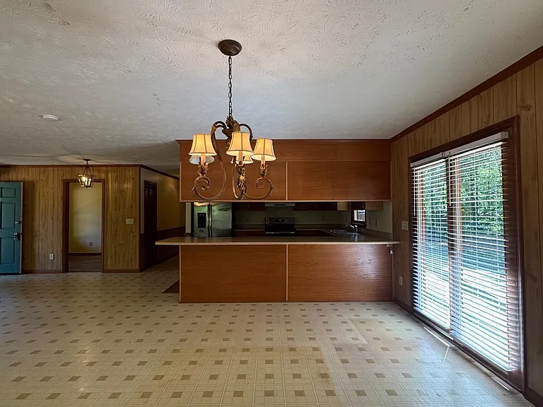 573 Ellis Rd — Photo 3