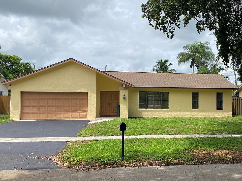 1st image of 5015 SW 105th Avenue