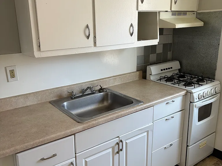 25 Shirley Ln #16B — Photo 1