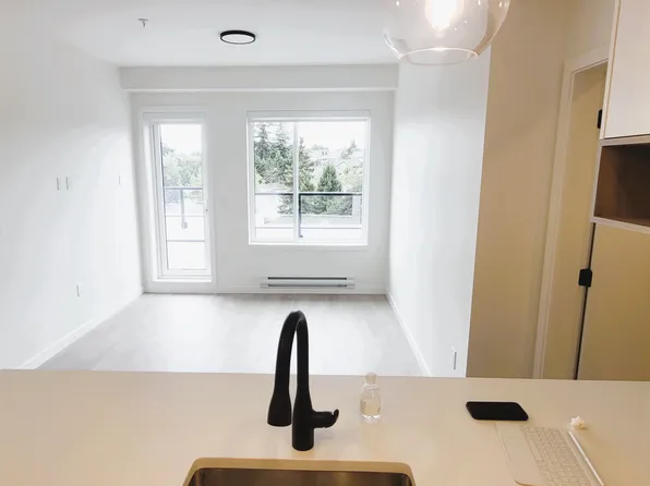 19310 Fraser Hwy, Surrey, BC V3S 6K6