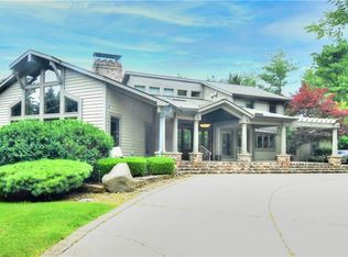 1222 Ledgewood Dr, Akron, OH 44333