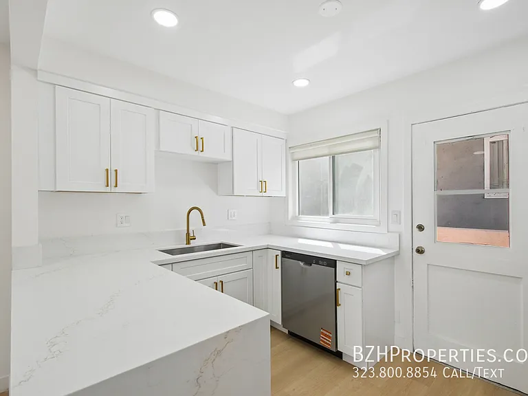 919 S Sherbourne Dr #1C — Photo 6