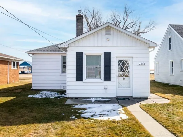 10435 Saint John Dr, Algonac, MI 48001