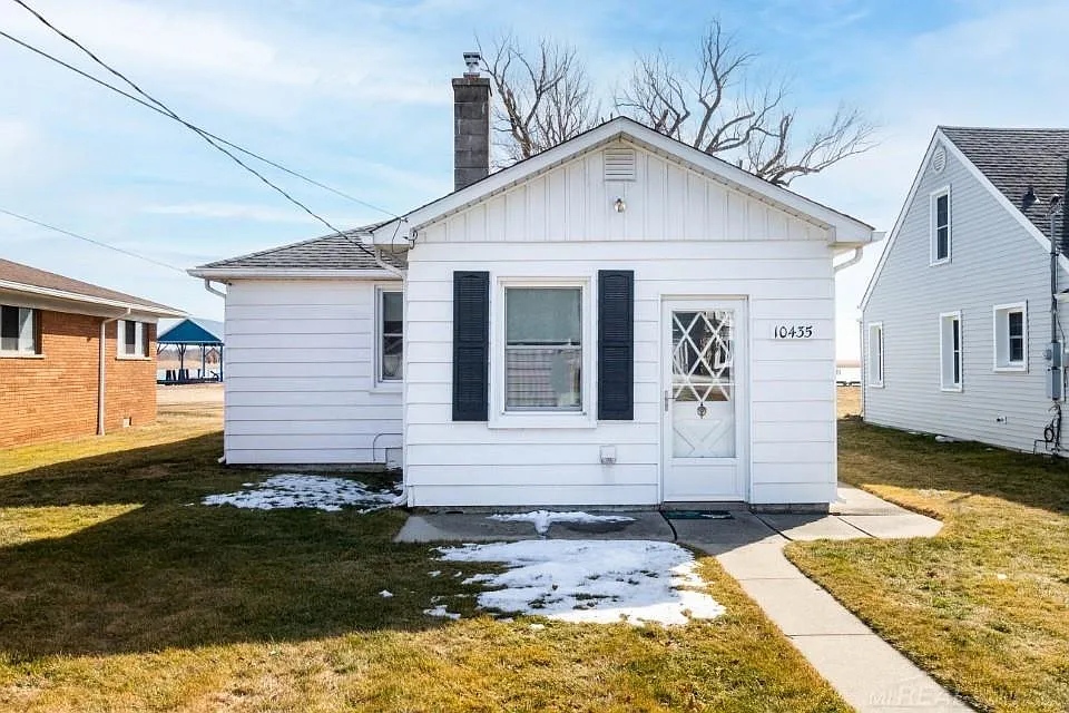 10435 Saint John Dr photo 1