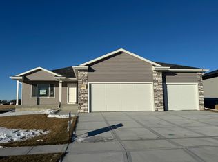 3105 Lakeview Ave, Hastings, NE 68901