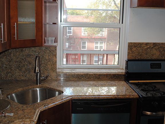 3rd image of 14133 79th Ave APT 2A