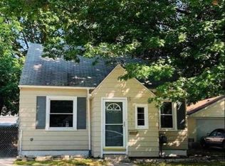 20931 Hampton Rd, Harper Woods, MI 48225