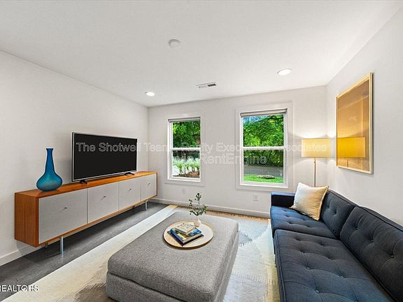 4th image of 1327 Brown Ave