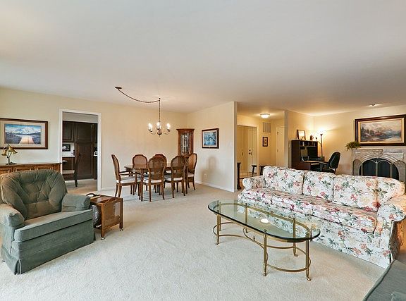 4th image of 601 Lake Hinsdale Dr APT 211