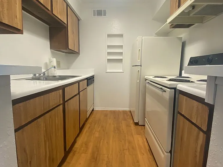 Ashley Crest — Photo 39