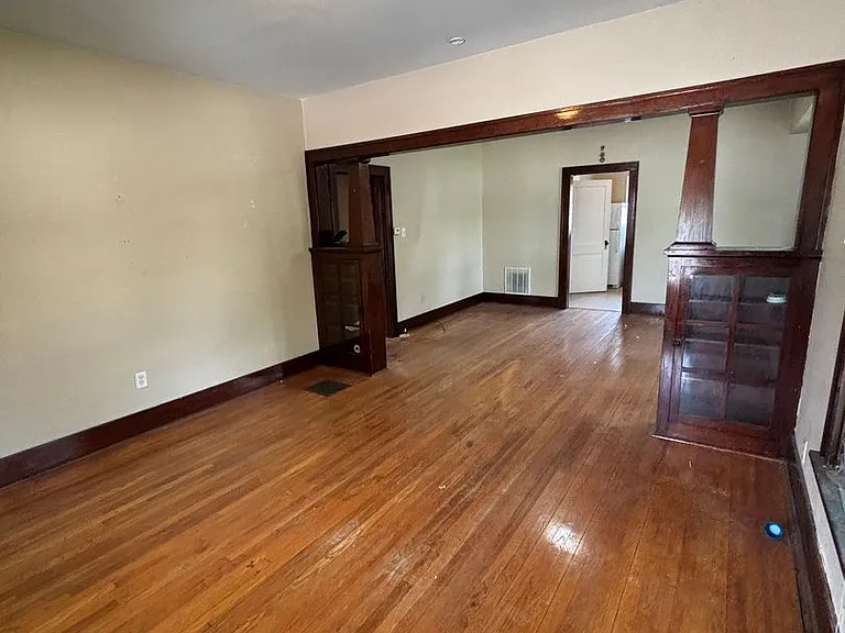 709 E Main St — Photo 9