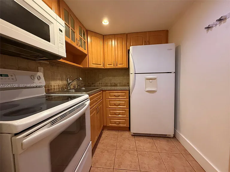 8607 SW 68th Ct #24 — Photo 9