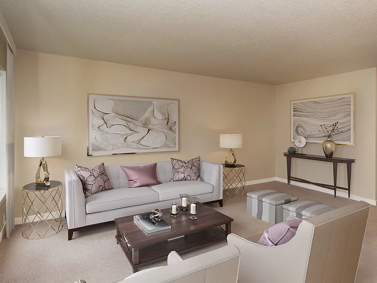 Del Mar Village Apartments — Photo 6