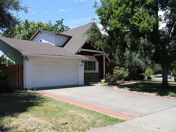 2nd image of 2527 El Vita Way