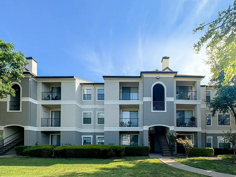 Saxony at Chase Oaks Apartments — Photo 28