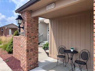 61958 Ticonderoga Dr, South Lyon, MI