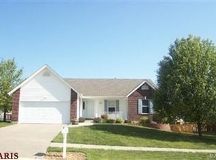 901 Emerald Place Dr, Saint Charles, MO 63304