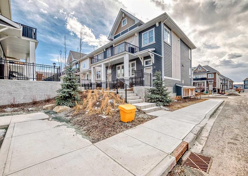 1st image of 410 NE Cranbrook Walk SE