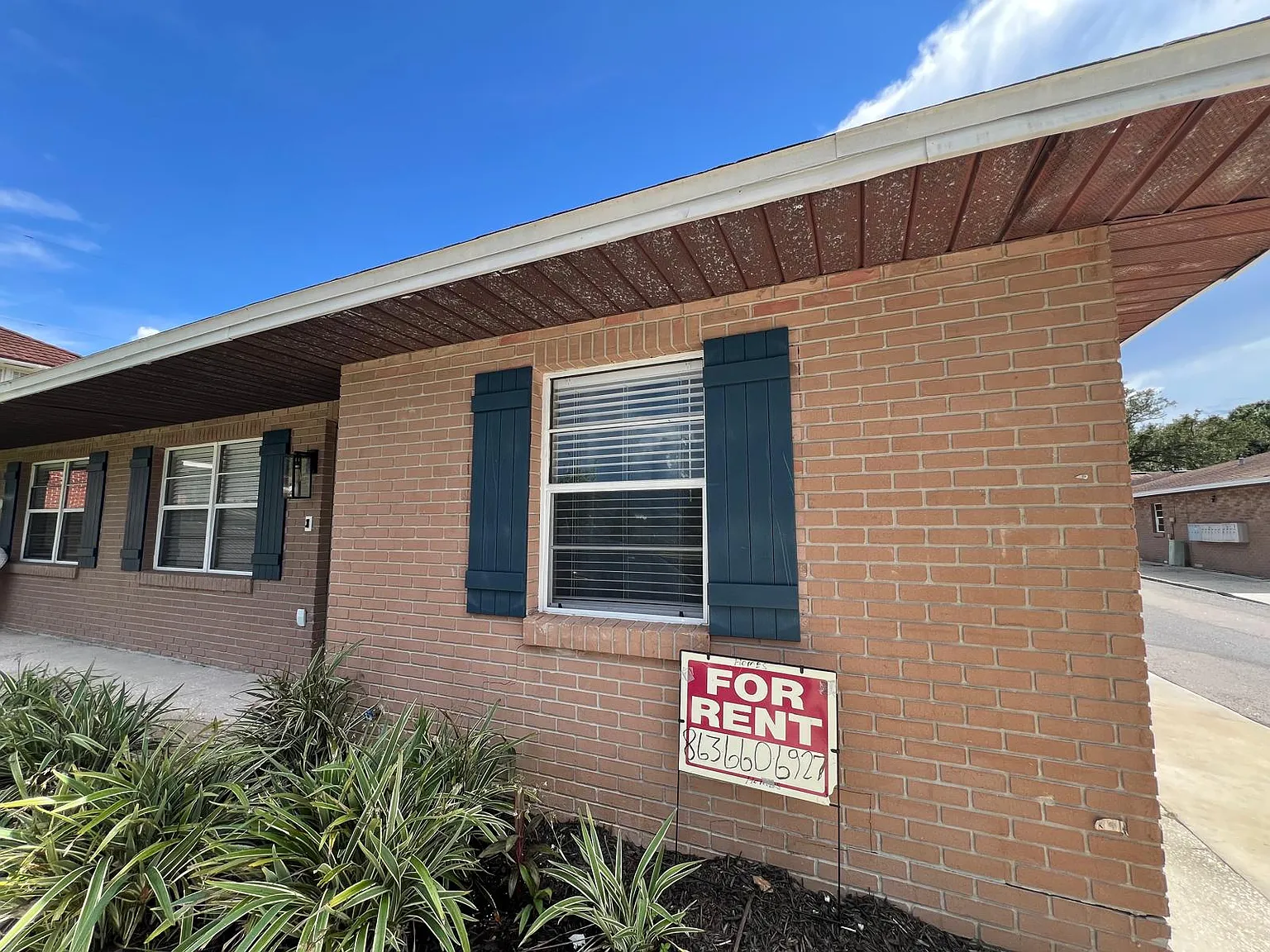 101 Lake Hunter Dr — Photo 2