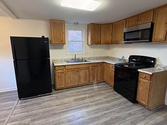 2nd image of 15 Community St