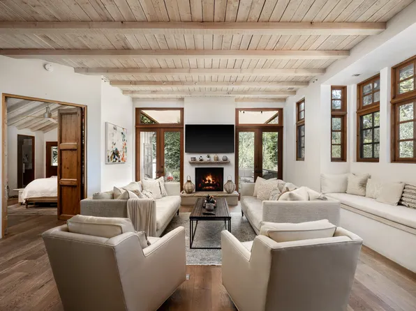310 E Canon Perdido St, Santa Barbara, CA 93101