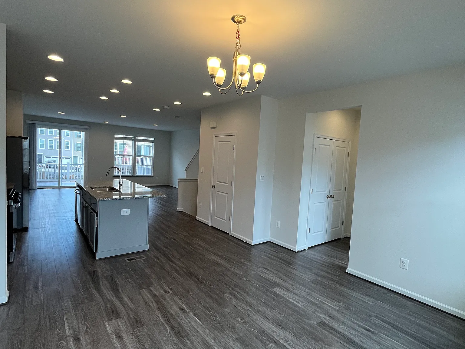 3 bed, 3.5 bath, 2202 sqft, $3,100 — Photo 3