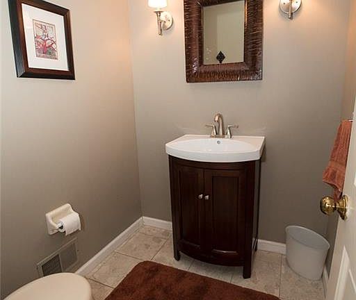 4th image of 4 Turnberry Ct