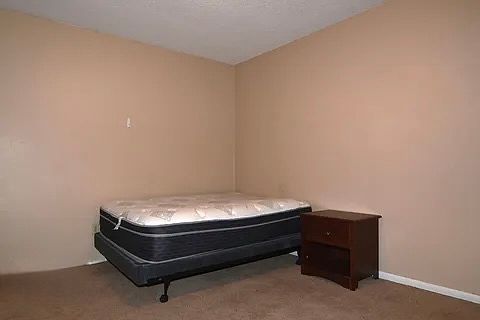 4th image of 942 W Birch St #4