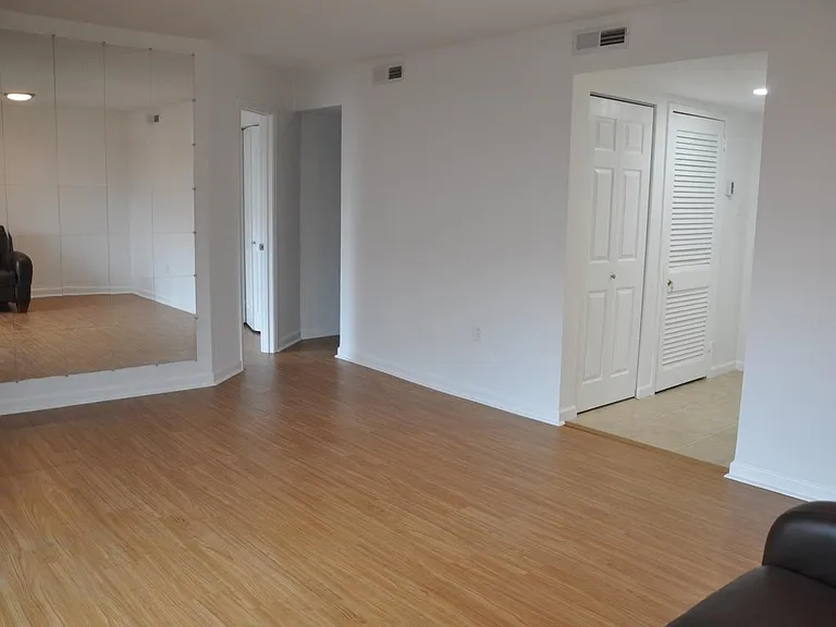 1300 Army Navy Dr #813 — Photo 3